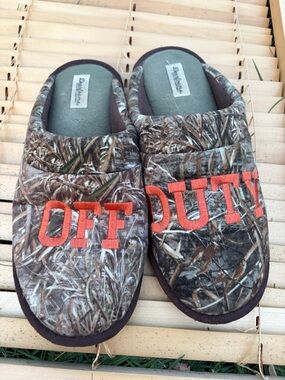dearfoams Realtree Camo Slip-On Slippers with Orange "OFF DUTY" Embroidery 9/10